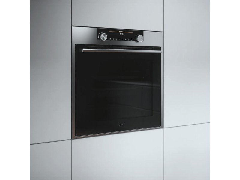 Asko OP8687S встроен в кухонный гарнитур с белыми фасадами — минималистичный дизайн серии CRAFT