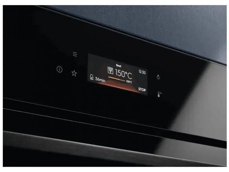 Electrolux EOC8P39H крупный план дисплея с программой 150°C и текущим временем приготовления