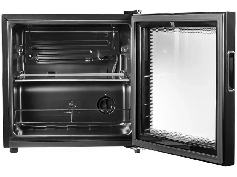 Centek CT-1701 черный с открытой дверью — внутренняя камера объёмом 46 л, стеклянная полка