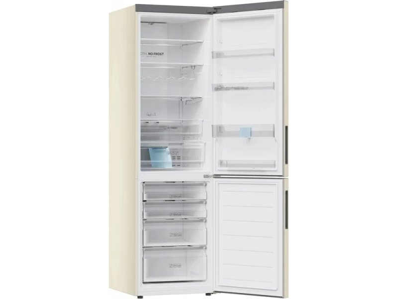 Haier C2F637CCGU1 — внутреннее пространство холодильной камеры: полки из закалённого стекла и выдвижные ящики морозильника