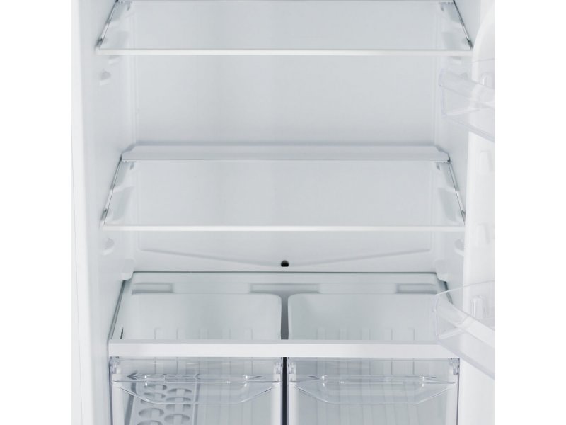 Indesit DS 3160 W внутреннее пространство холодильного отделения полки и контейнеры морозилки