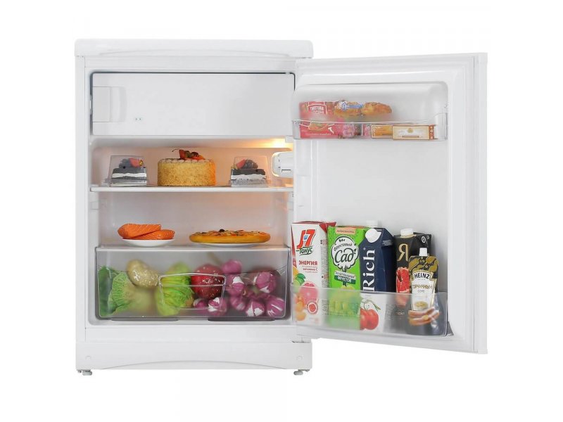 Indesit TT 85 A внутри — полки с продуктами, ящик для овощей и дверные полочки