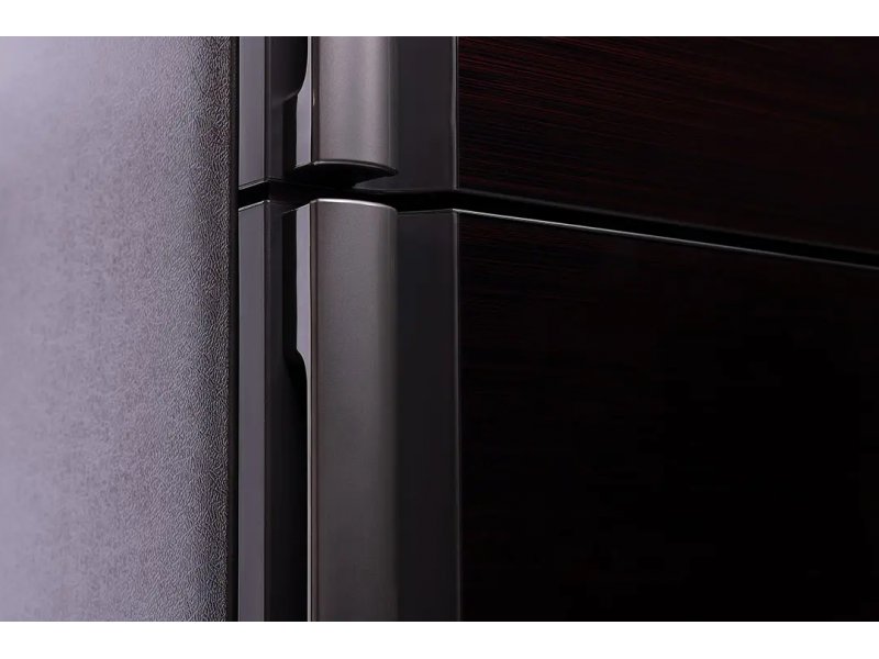 Sharp SJXP59PGRD &mdash; хромированная ручка дверцы, чёрный корпус, узкий профиль