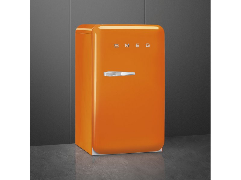 Smeg FAB10ROR6 оранжевый — боковой профиль, округлые формы ретро-дизайна