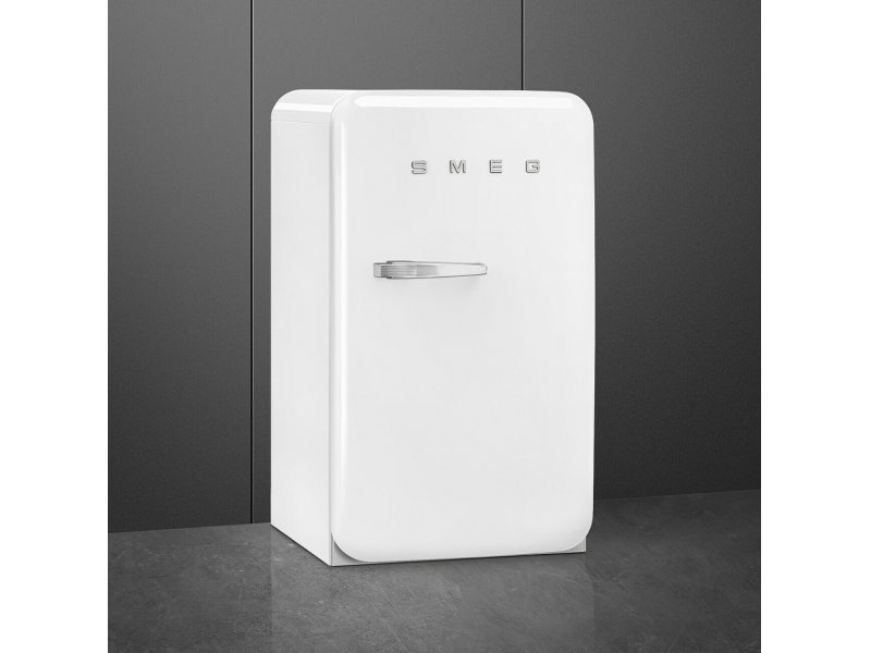 Smeg FAB10RWH6 белый — трёхчетвертной вид, боковой профиль, компактные габариты 97×54,5×65,9 см