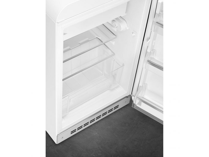 Smeg FAB10RWH6 — ящик для овощей, полки и вентиляционные отверстия внутри холодильной камеры