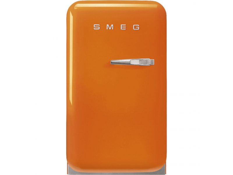 Smeg FAB5LOR6 оранжевый — вид спереди, компактный ретро-холодильник с хромированной ручкой