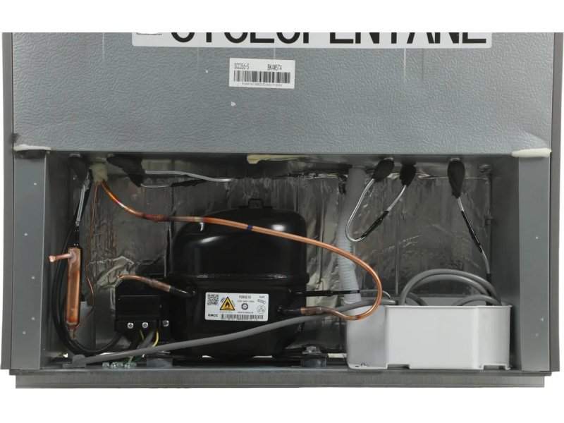 SunWind SCC356 — компрессор и внутренняя компоновка, хладагент R600a, медные трубки