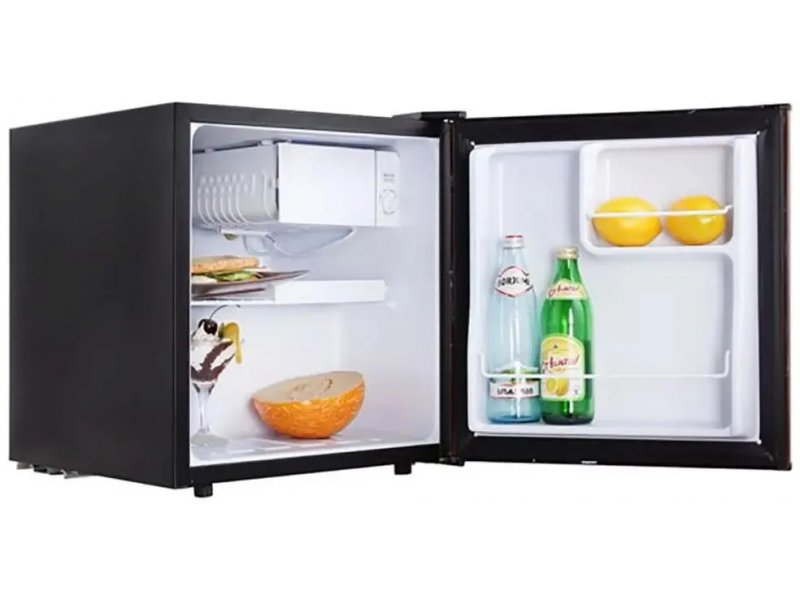 Tesler RC-55 открытый холодильник наполненные полки напитки фрукты продукты
