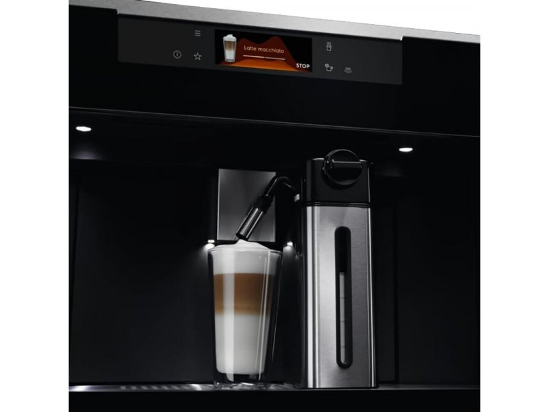 Electrolux KBC85X — сенсорная панель управления с дисплеем, навигация по рецептам