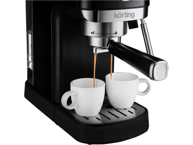 Korting KCM 1002 EN — приготовление кофе одновременно в две чашки, вид на эспрессо-группу и поддон