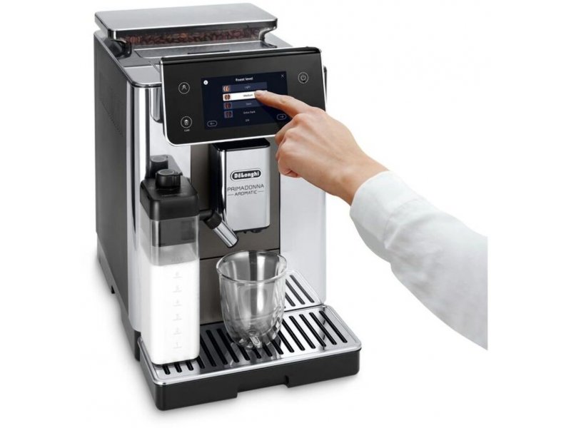 Delonghi Primadonna Aromatic ECAM630.75.TSM — приготовление напитка с молочной системой в процессе работы