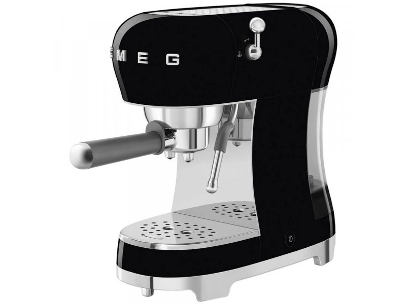 Smeg ECF02BLEU рожковая кофемашина черный корпус вид спереди паровая трубка