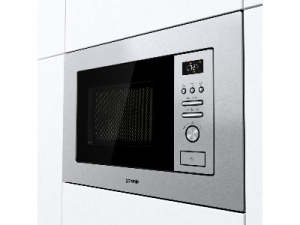 Gorenje BM201AM1X боковой вид с закрытой дверцей, чёрное стекло дверцы, встроена в мебель