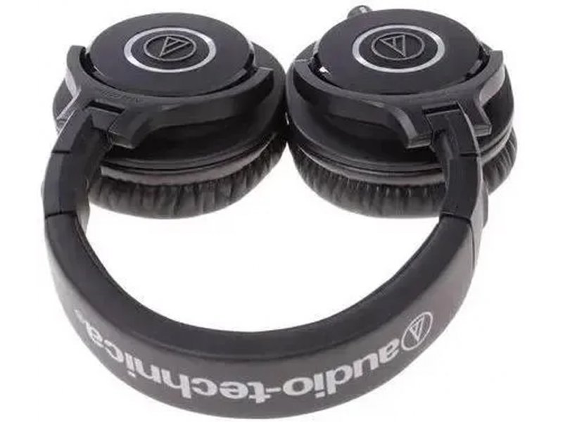 Audio-Technica ATH-M40X — амбушюры закрытого типа, охватывающие ухо