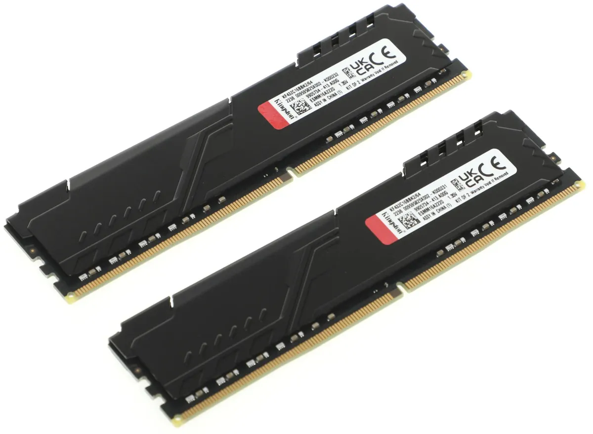 Kingston KF432C16BBK2/64 Fury Beast DDR4 модули под углом этикетки с характеристиками геометрический дизайн чёрный радиатор