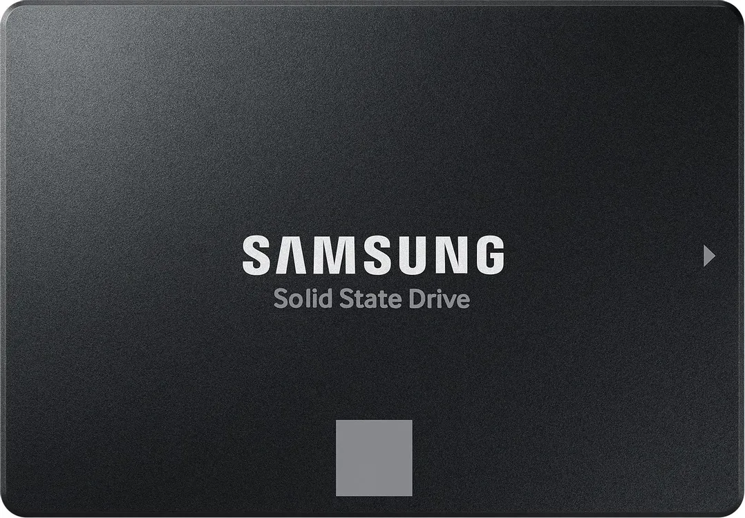 Samsung 870 EVO 2TB вид спереди — логотип и корпус SSD