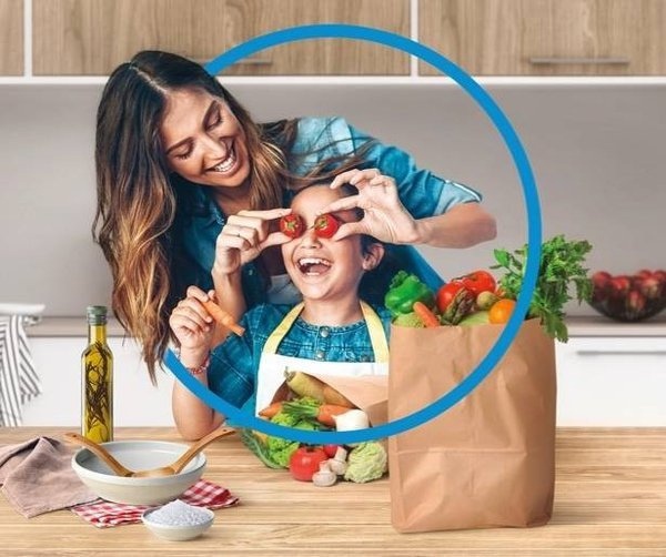 Indesit ITR 4200 E внутренний вид холодильной камеры с полками
