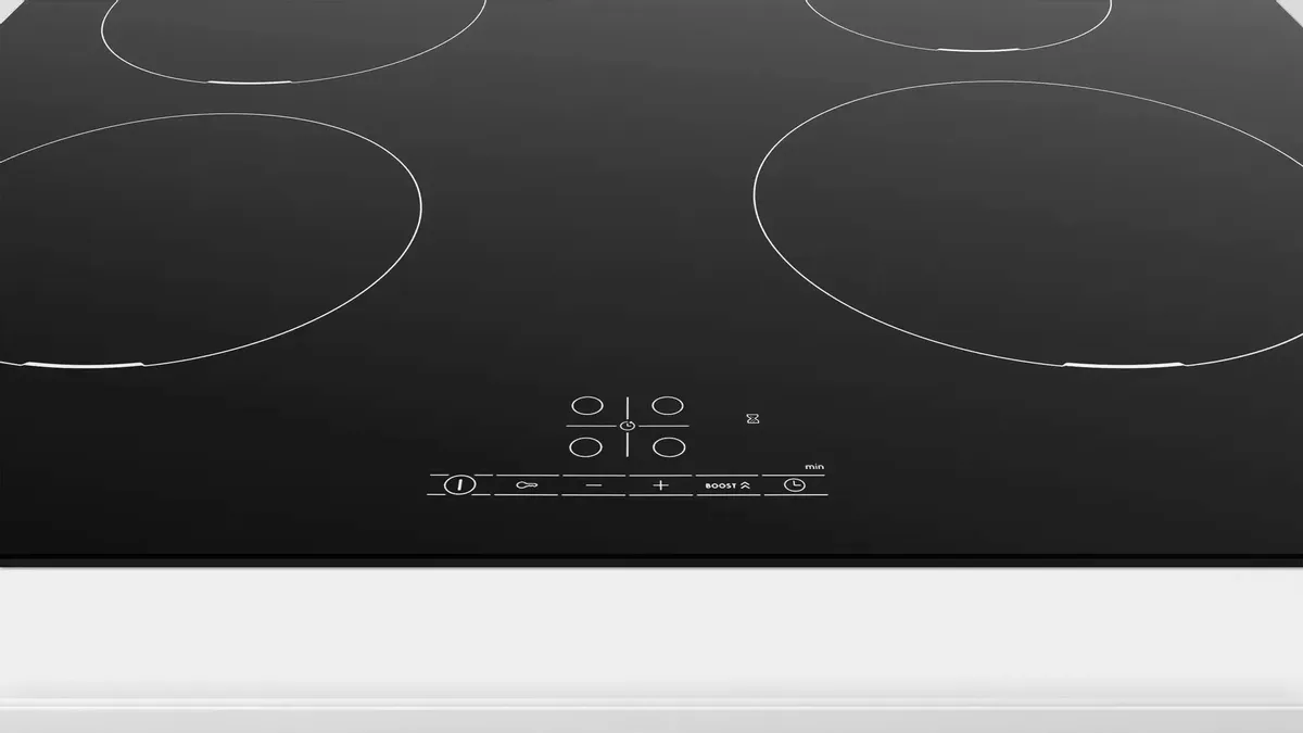 Bosch PUE611BB5E вид сверху &mdash; сенсорная панель управления с кнопками Boost и таймера