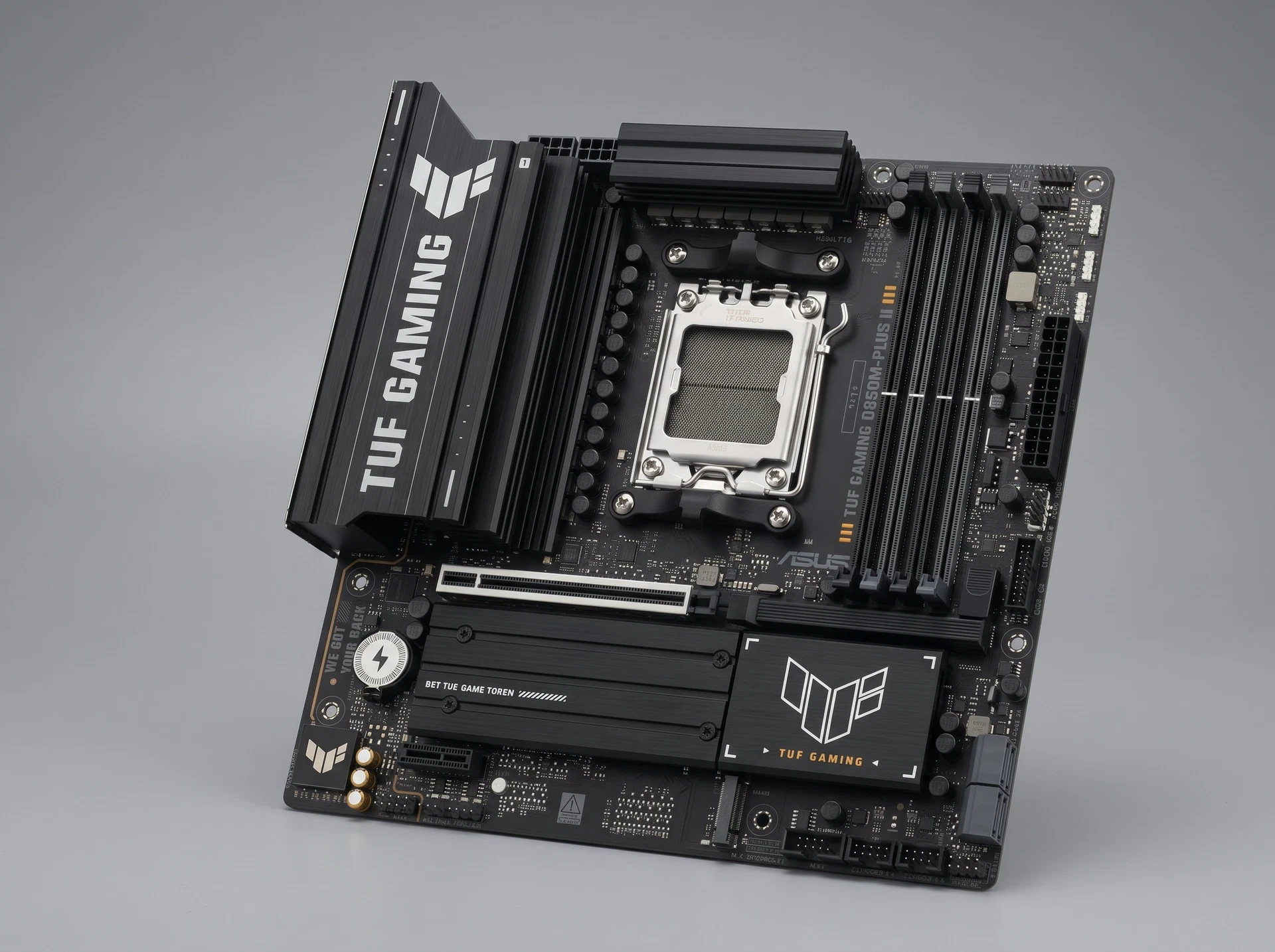 Материнская плата Asus Tuf Gaming B850m-plus II, Socket AM5, AMD B850, mATX, RTL [90MB1MT0-M0EAY0] - фото в интерьере