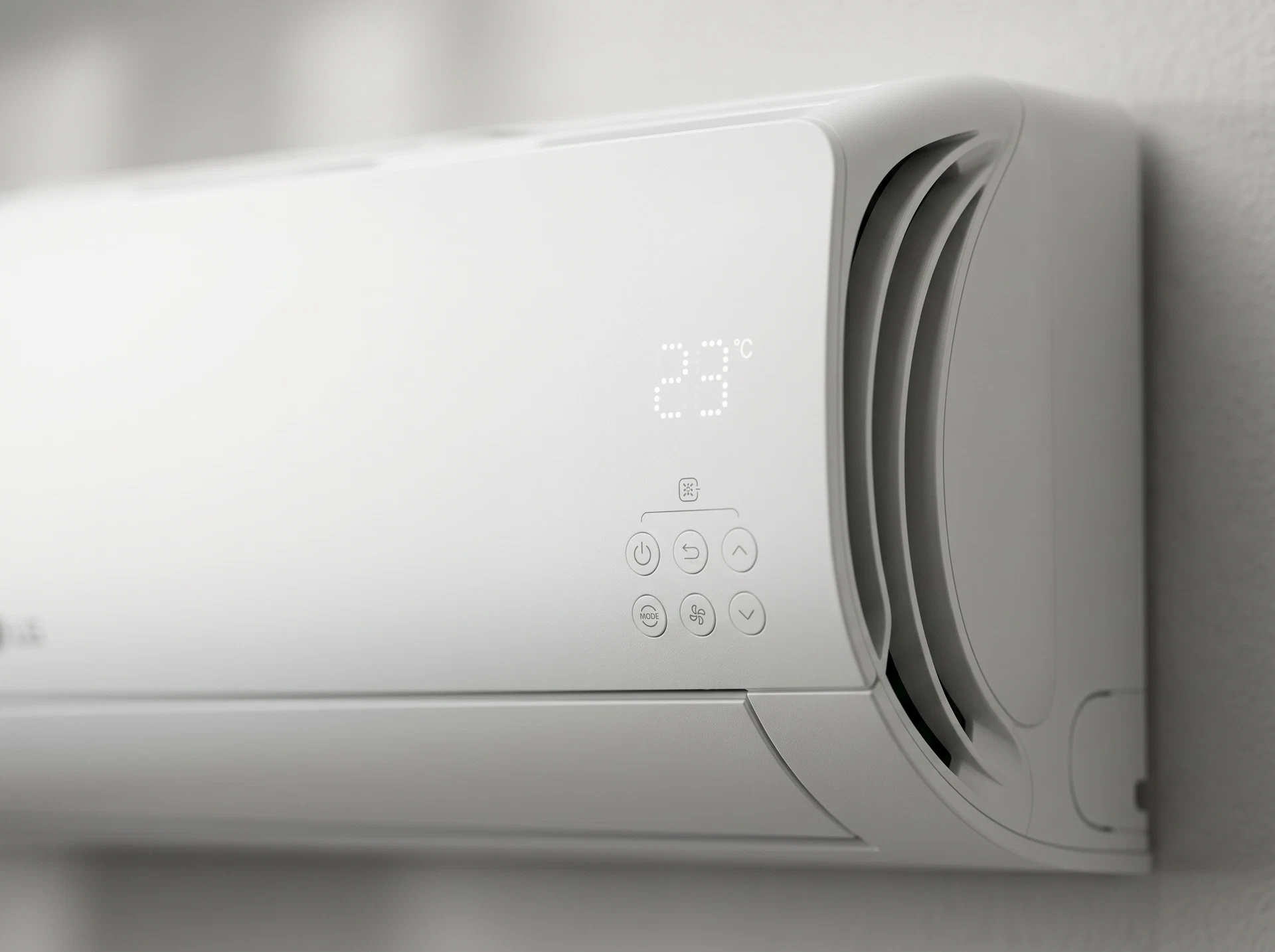 LG ProCool B24TS в интерьере — настенный монтаж, открытая жалюзийная панель