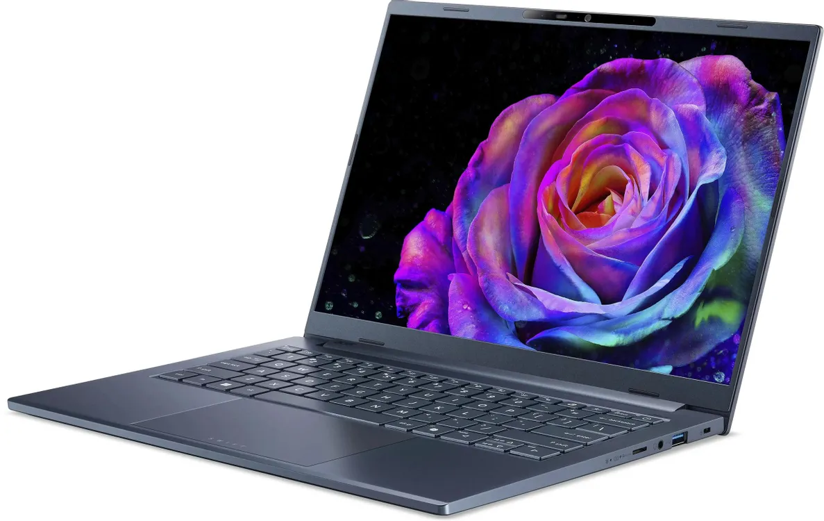 Acer Swift Go 14 AI SFG14-75-58NB вид справа — боковые разъёмы ноутбука, порты Thunderbolt и USB