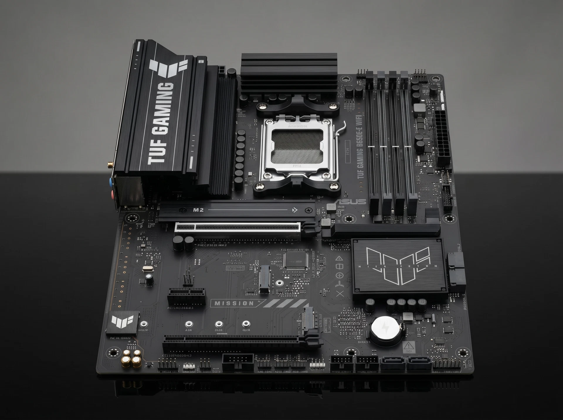 Материнская плата Asus Tuf Gaming B650e-e Wifi, Socket AM5, AMD B650, ATX, RTL [90MB1LT0-M0EAY0] - фото в интерьере