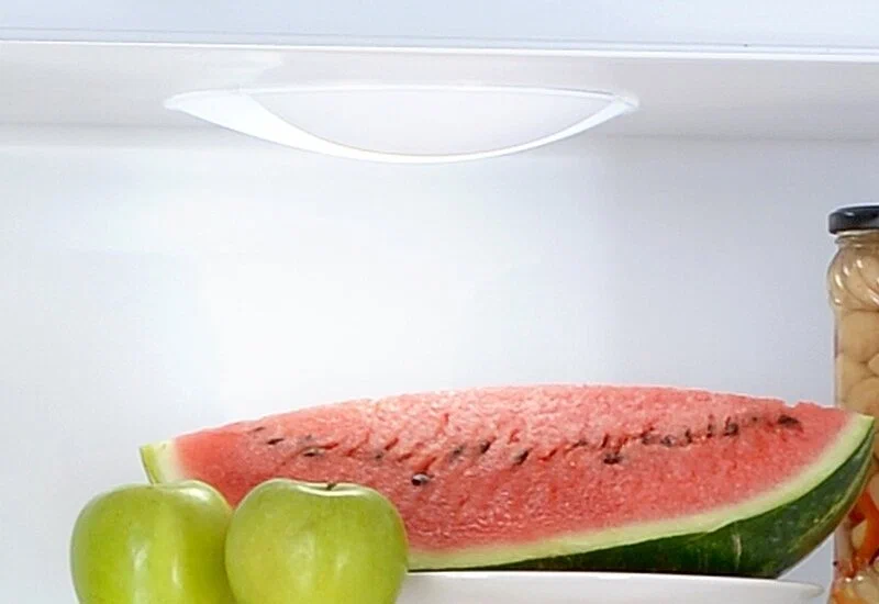 Haier HRF-541DY7RU внутреннее LED-освещение холодильной камеры, арбуз и яблоки на полке из закалённого стекла