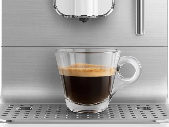 Smeg BCC12BLMEU регулируемый дозатор с готовым эспрессо в прозрачной чашке