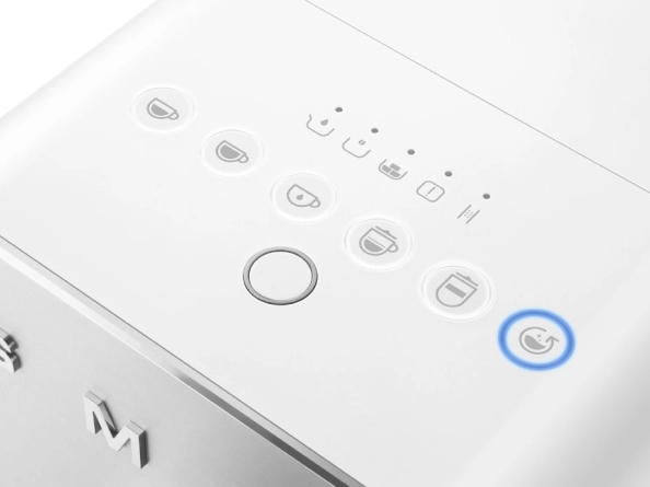 Smeg BCC13WHMEU панель управления с кнопками выбора напитка, интенсивности и объёма