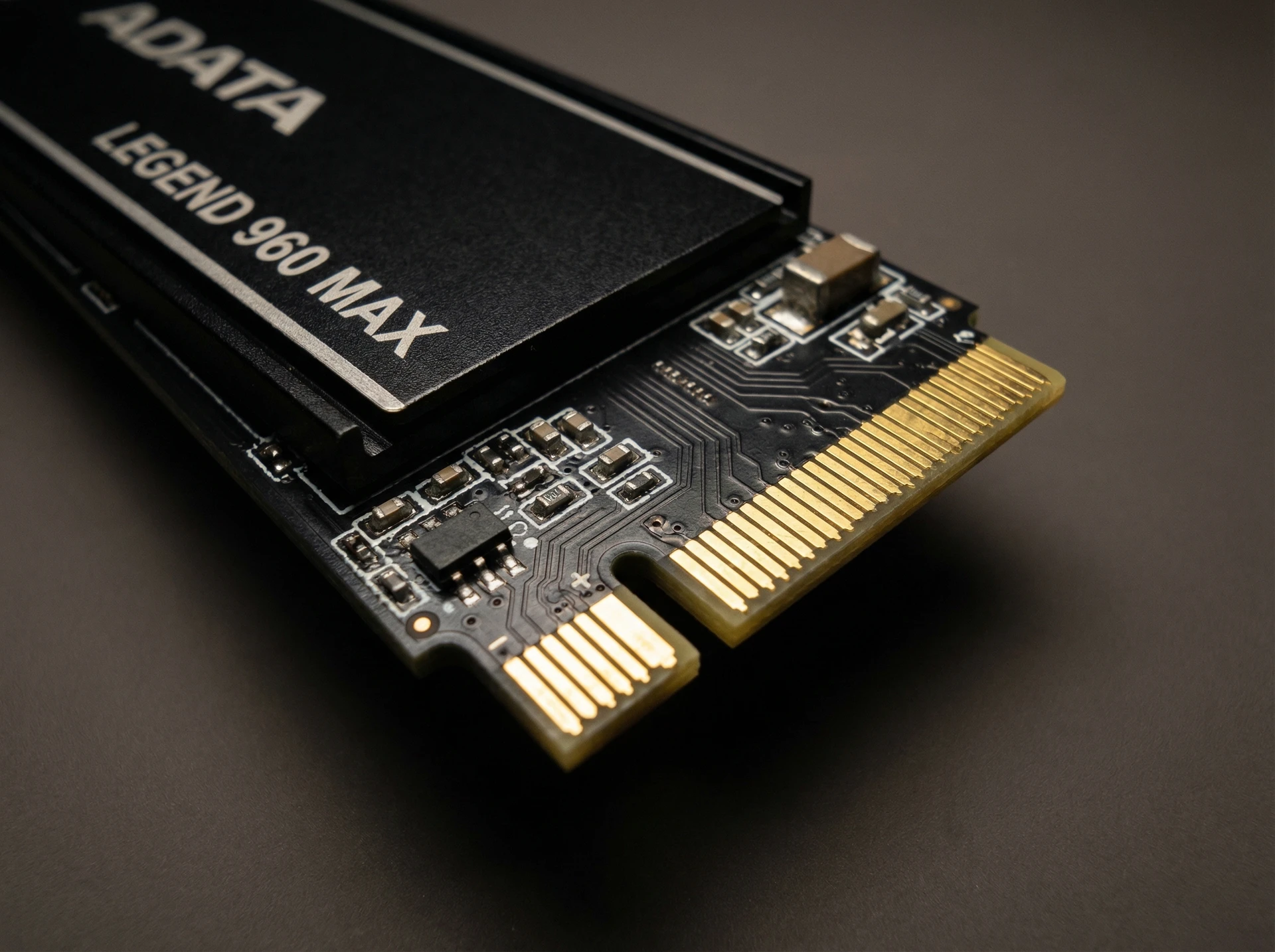 ADATA Legend 960 Max 1TB — установка NVMe накопителя в слот M.2 материнской платы