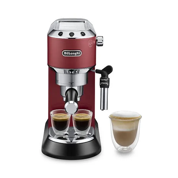 De Longhi EC685.R красный корпус, две чашки эспрессо и питчер для молока