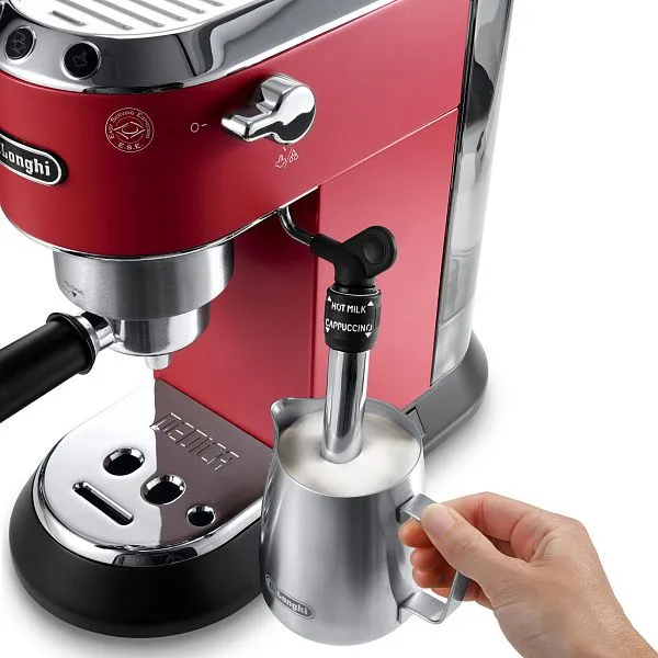 De Longhi EC685.R паровой носик с насадкой панарелло и питчер для молока
