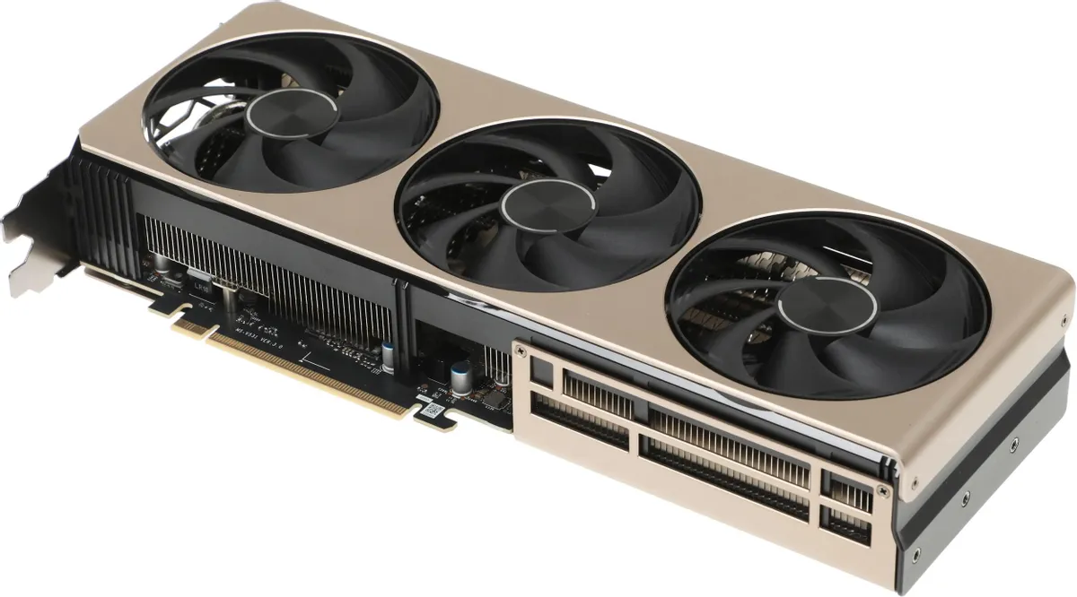 MSI RTX 5070 Ti 16G INSPIRE 3X OC боковой профиль — порты HDMI 2.1b и DisplayPort 2.1b, разъём питания 16 pin