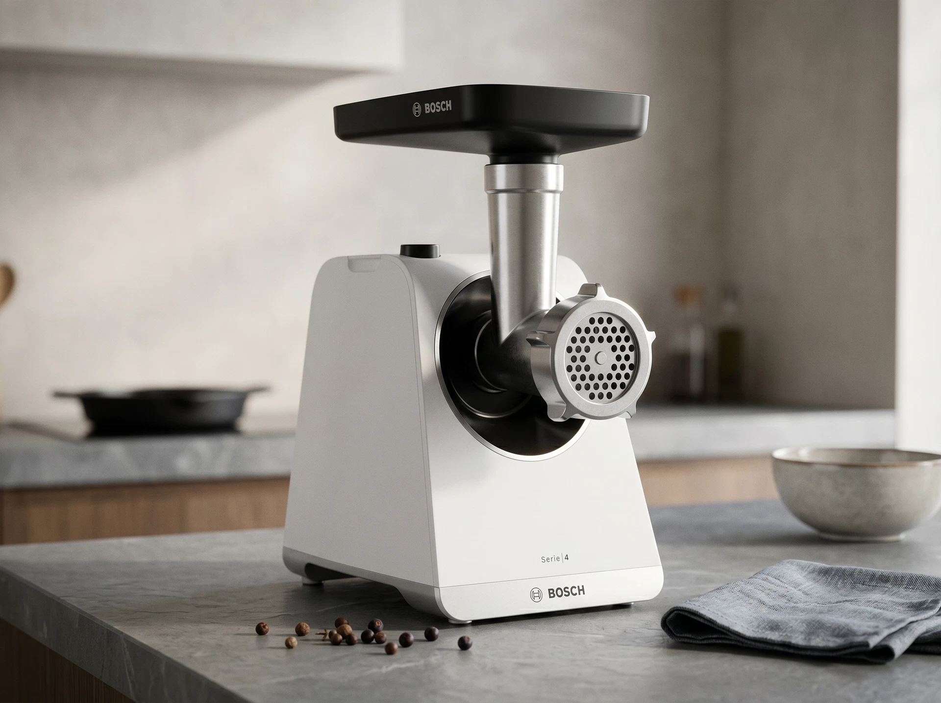 Bosch MFWS420W мясорубка 500 Вт на кухонном столе домашнее приготовление фарша