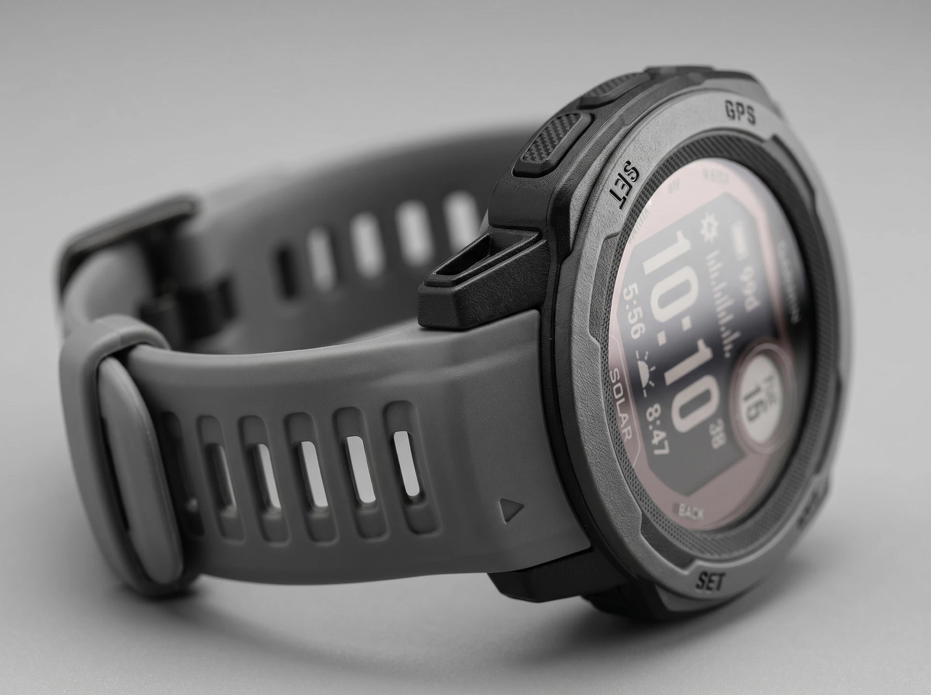 Garmin Instinct 2 Solar 40mm серый/чёрный — детальный вид конструкции корпуса и ремешка