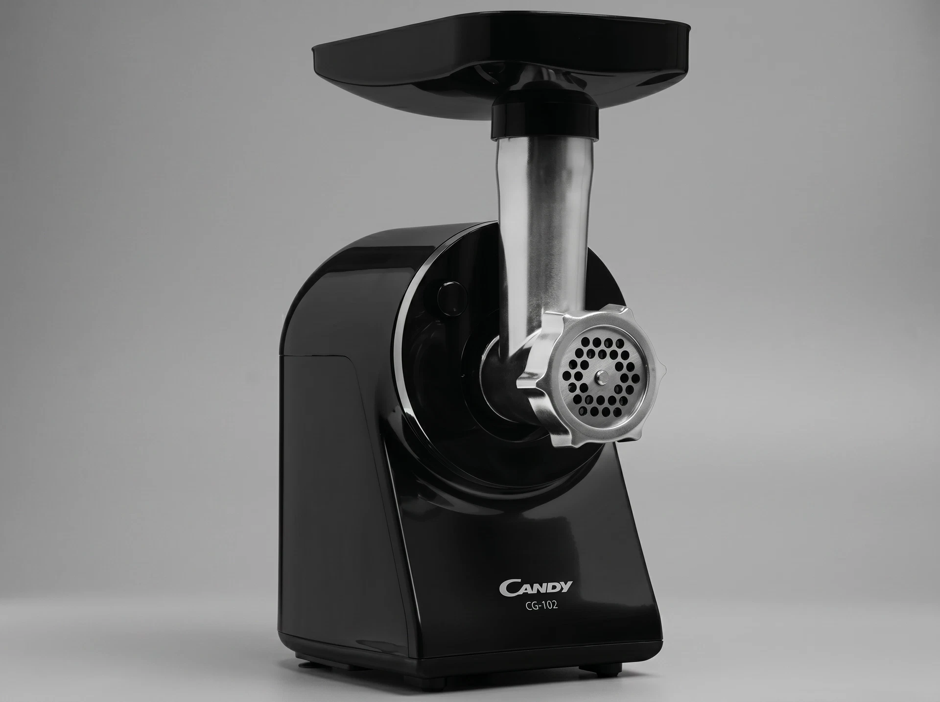 Candy CG-102 крупный план &mdash; металлический лоток и чёрный пластиковый корпус
