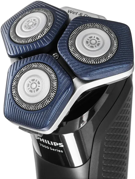 Philips S7886/35 вид спереди, три сменные головки с синими металлическими кольцами и белыми сетками