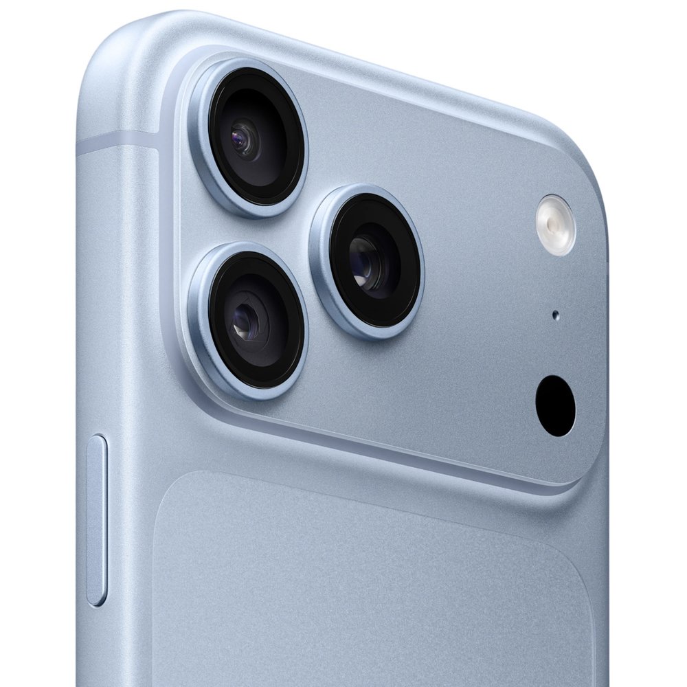 Apple iPhone 18 Pro Max крупный план тройной камеры три объектива металлические кольца