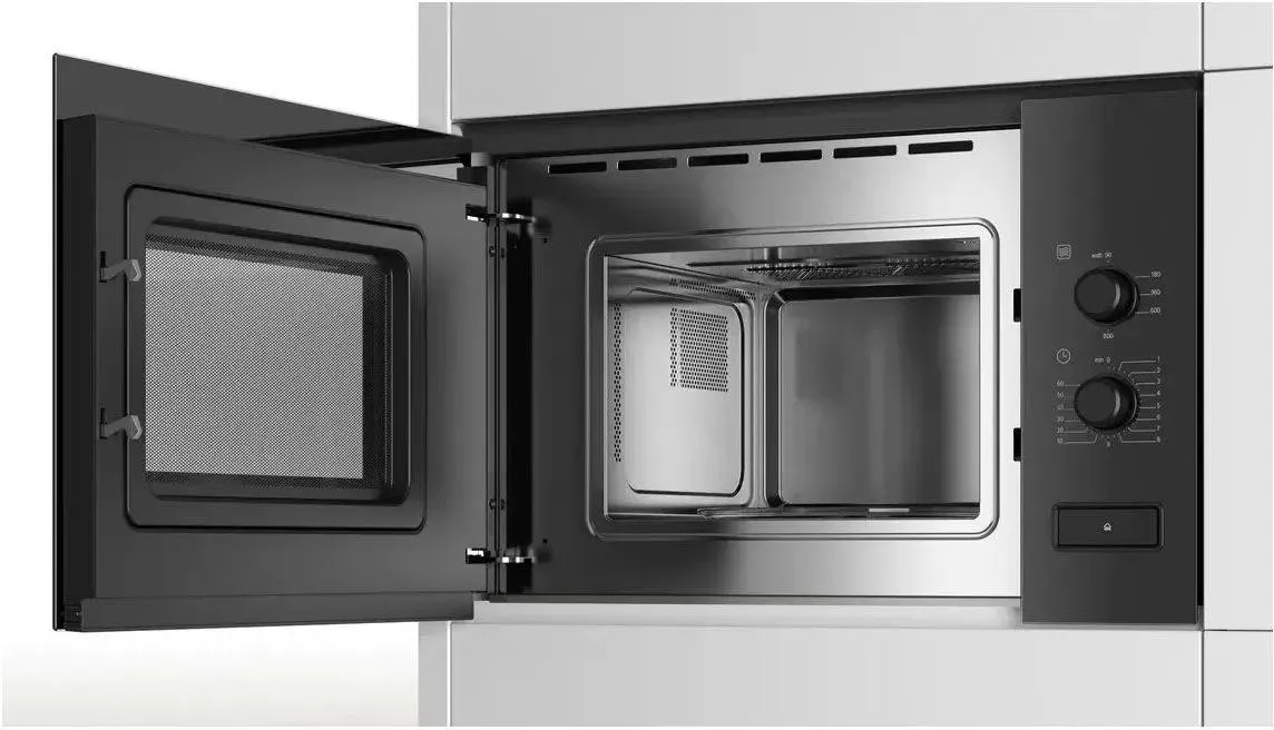 Bosch BFL520MB0 встраиваемая микроволновая печь вид спереди с открытой дверцей