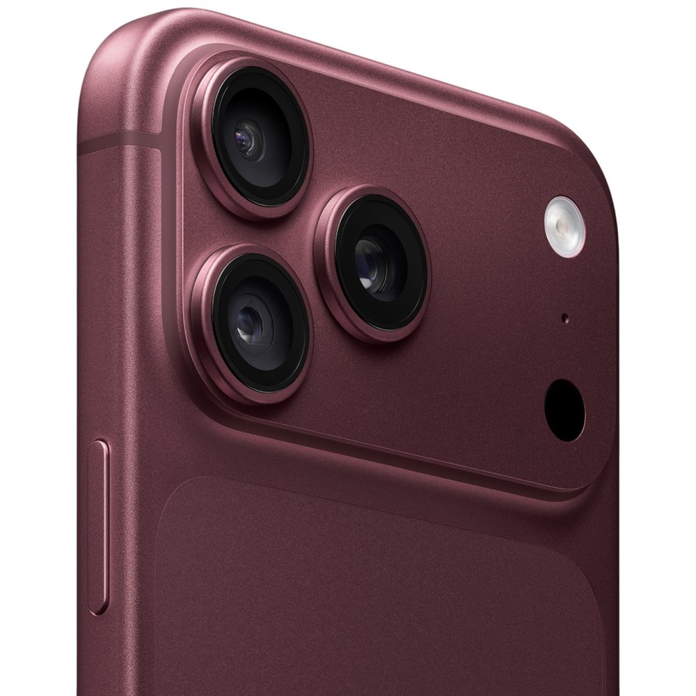 Apple iPhone 18 Pro Max крупный план тройной камеры с объективами и светодиодной вспышкой