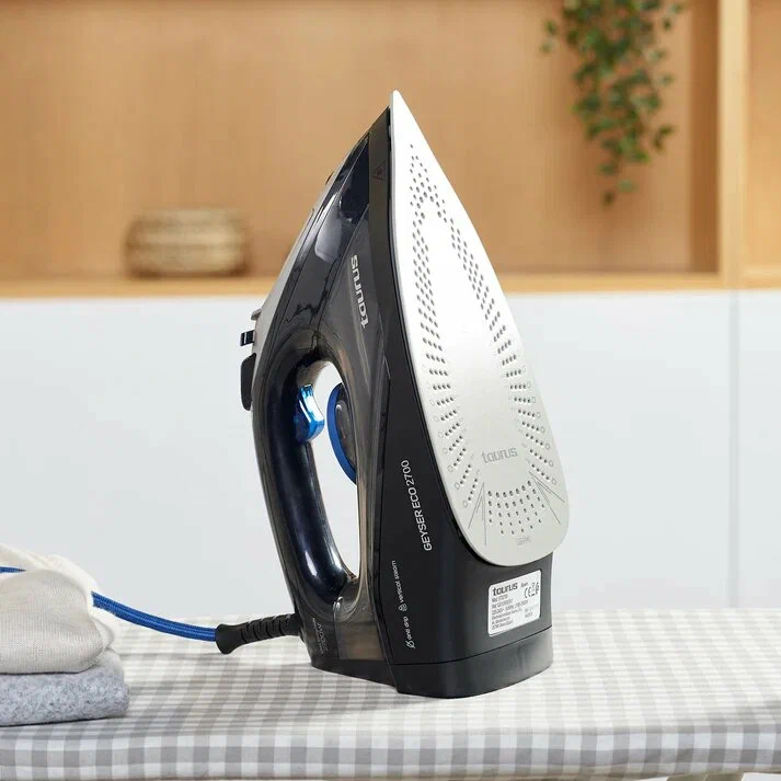Утюг Taurus "Geyser Eco" 2700 350мл, вертикальный пар, противокапельная система
