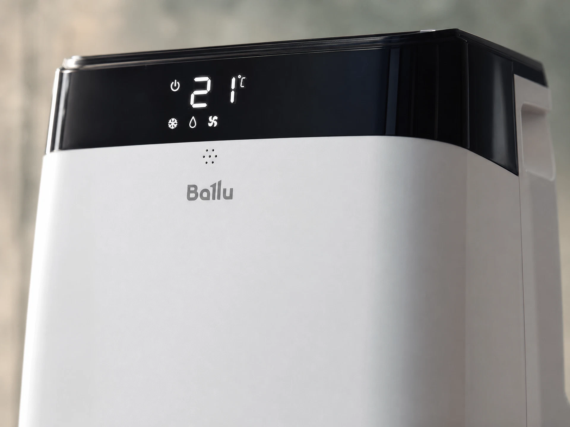 Ballu Smart Wind BPAC-07 SW/N1 в интерьере — мобильный кондиционер в жилом пространстве