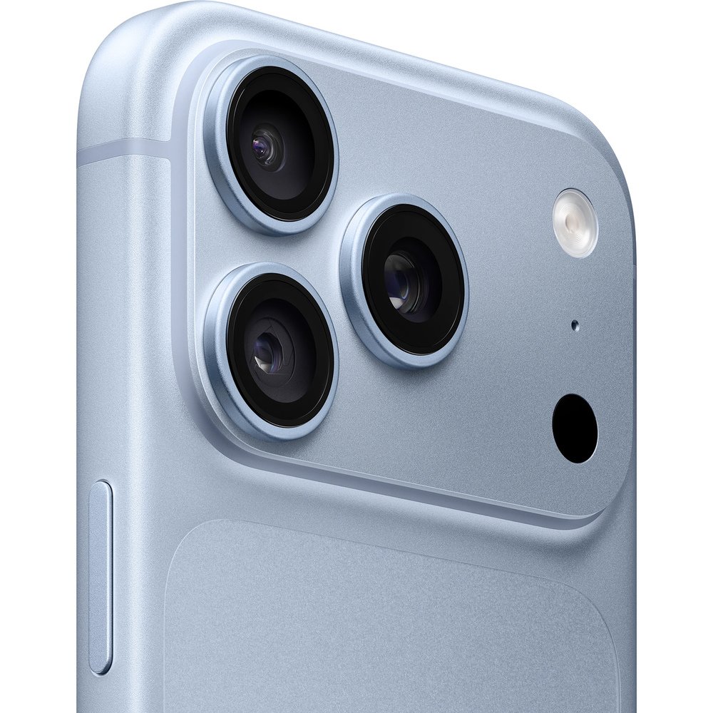 Apple iPhone 18 Pro — крупный план тройной камеры 48+48+48 Мп с кольцами объективов и вспышкой
