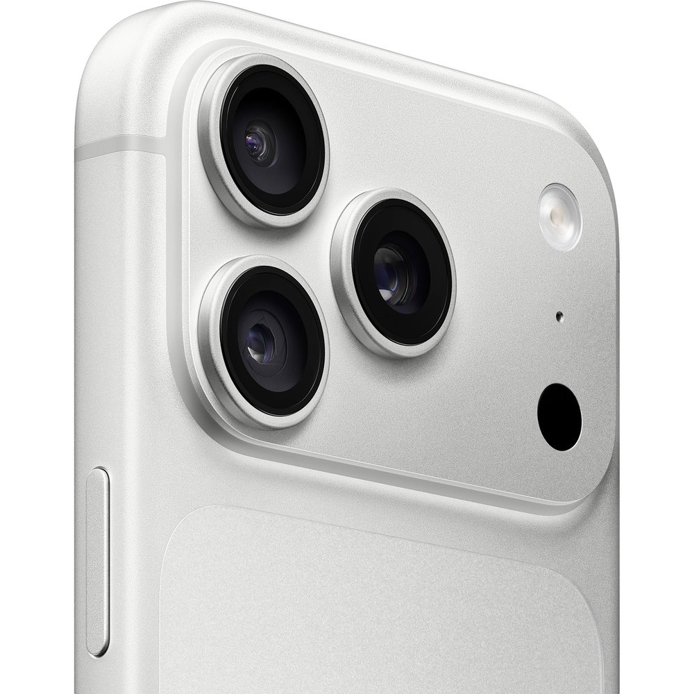Apple iPhone 18 Pro крупный план тройного модуля камеры серебристые кольца микрофон вспышка